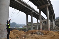 通管局現場質檢貢嘎機場專用公路沿線光纜工程